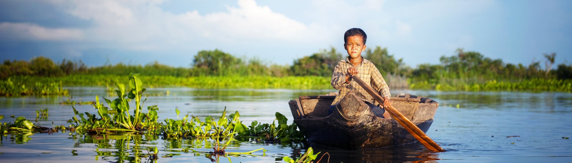 local-boy-paddling-cambodia